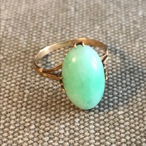 Vintage apple green jade 10k gold ring size 6